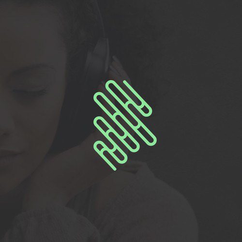 neobeats zīme uz fotogrāfijas ar meiteni austiņās