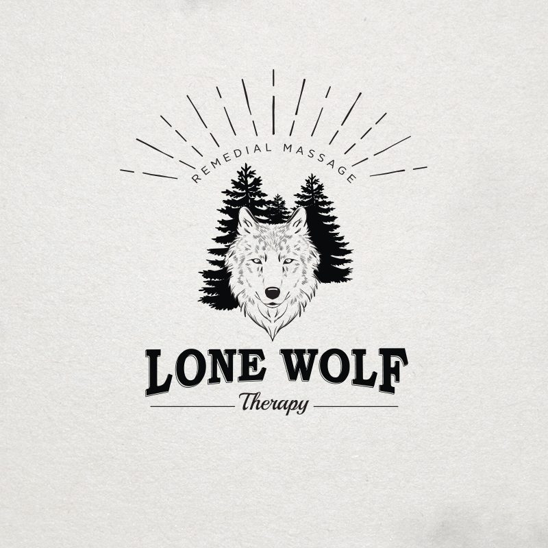 Lone Wolf Therapy logotips ar vilka galvu un eglēm