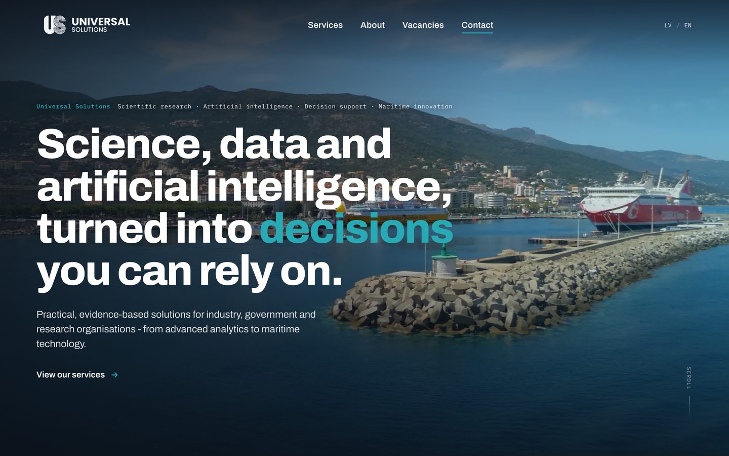 Mājaslapa Universal Solutions datora ekrānā