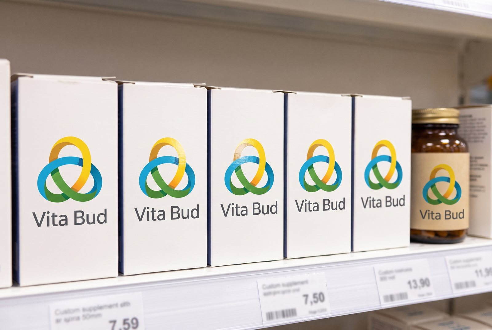 Vita Bud produktu iepakojumi aptiekas plauktā
